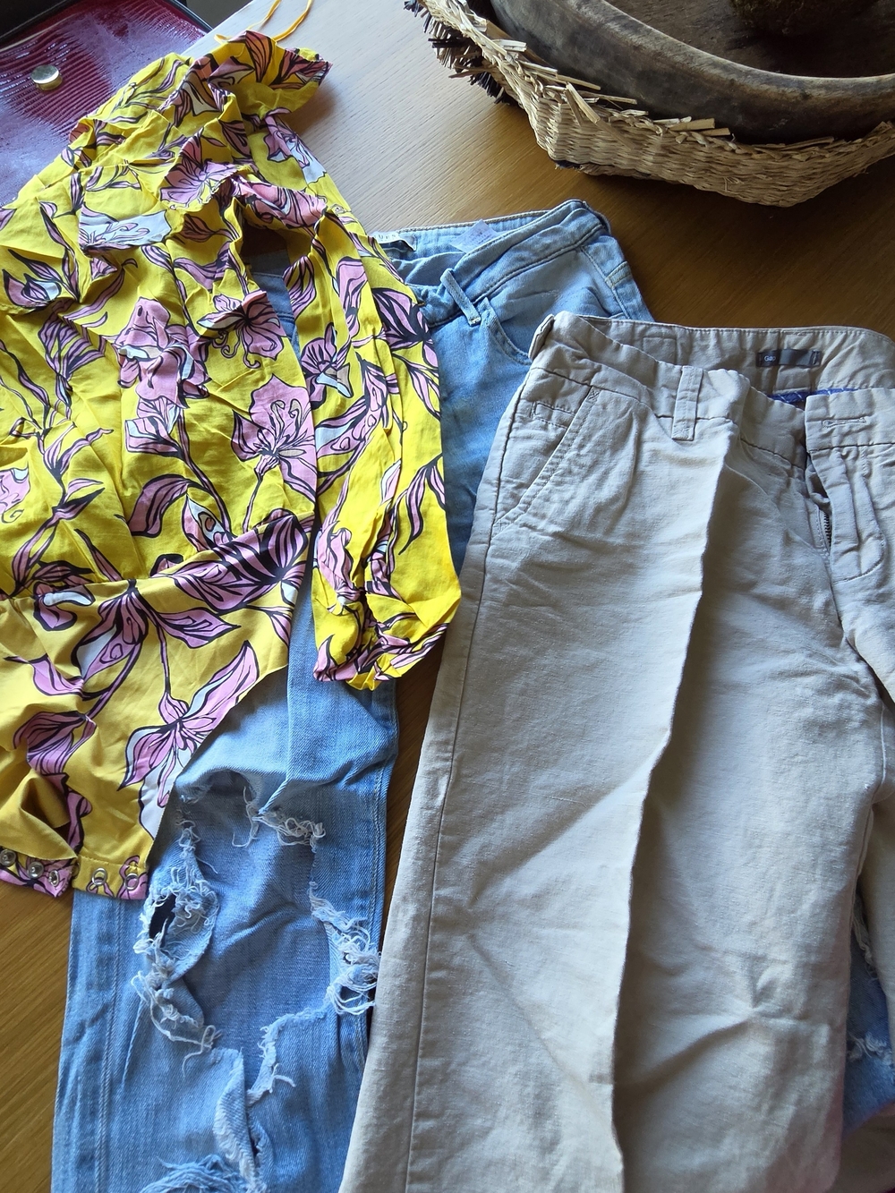 “MOVING SALE ✨ 3 PIECE FASHION BUNDLES $18”sizes And Detail (Pictures)